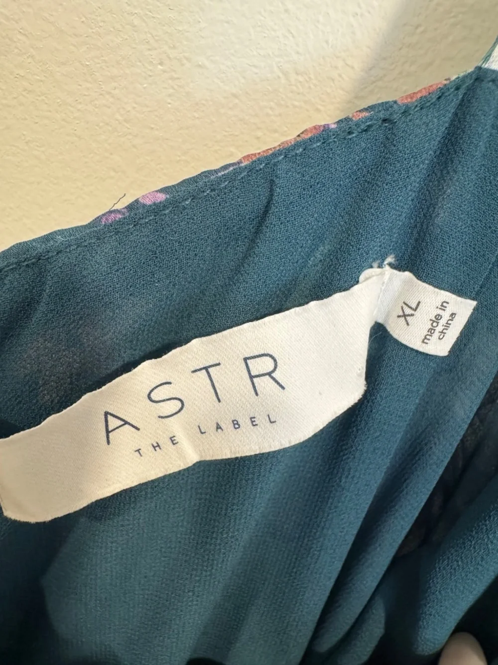 ASTR DRESS - Picture 3 of 4